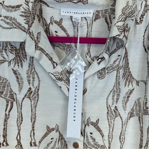 Jane and Delancey Womens L NWT White and Brown Horse Print Button-Down Shirt - Picture 3 of 11